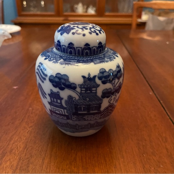 Vintage Asian Scene Theme Blue Ceramic Ginger Jar Vase w Lid 5"x3.5" EUC - Picture 1 of 7